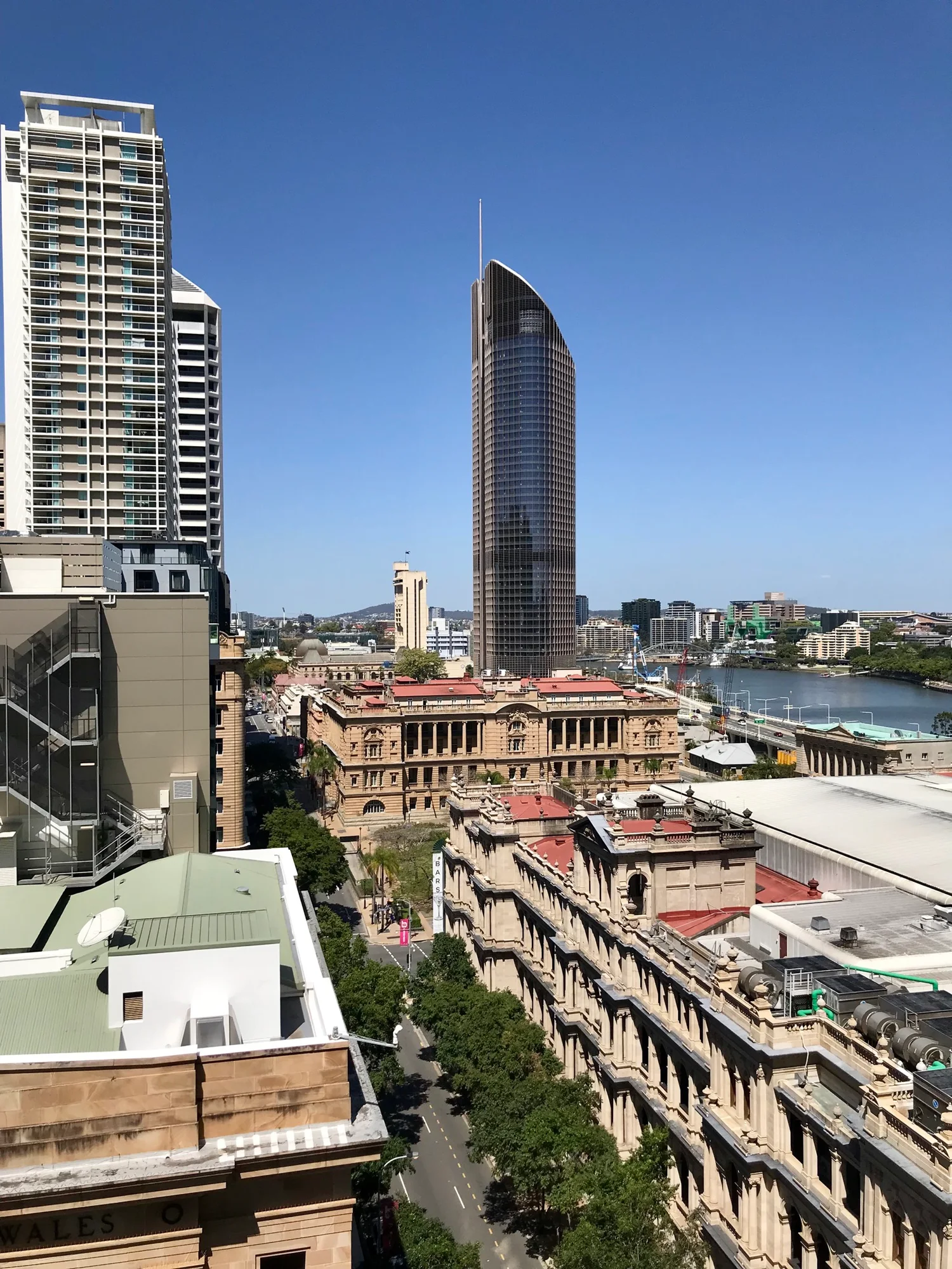 Licensed photograph relevant to 1 William St; Photo: Kgbo / Wikimedia Commons (CC BY-SA 4.0); resized and converted to WebP by VeriCtory.