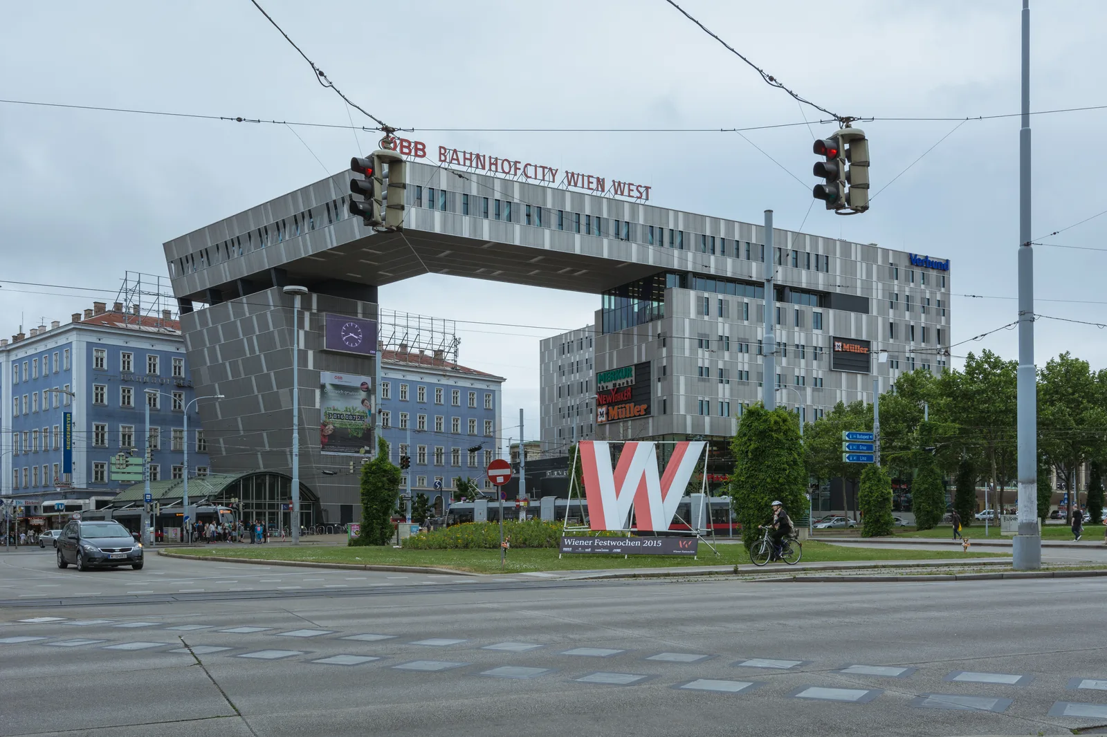 Licensed photograph relevant to 2nd Central; Photo: Isiwal / Wikimedia Commons (CC BY-SA 4.0); Office building in Vienna; not a photograph of the specific 2nd Central project. Resized and converted to WebP by VeriCtory.