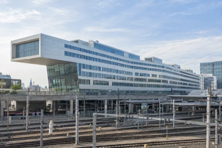 Editorial visualisation illustrating OEBB Konzernzentrale Hbf Wien; not a documentary photograph