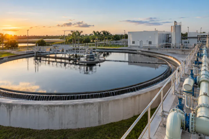 Editorial visualisation illustrating Bee Ridge Water Reclamation Facility; not a documentary photograph
