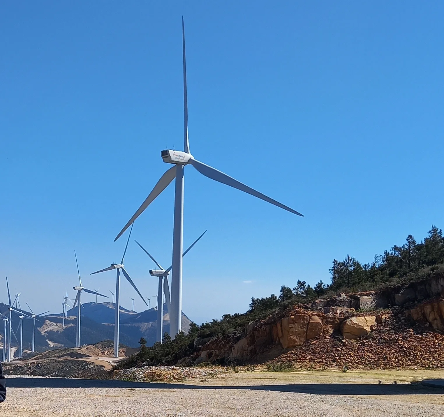 Licensed photograph relevant to Khalladi Wind Farm; Photo: LillyAndalucia / Wikimedia Commons · CC BY-SA 4.0 · Converted to WebP by VeriCtory