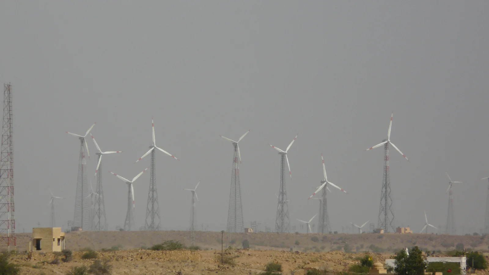 Licensed photograph relevant to 27.3 MW Wind energy farm at Mokla, Rajasthan by HZL; Photo: Ashwin Kumar from Chennai, India / Wikimedia Commons (CC BY-SA 2.0); Wind farm in Rajasthan; not a photograph of the specific Mokla project. Resized and converted to WebP by VeriCtory.