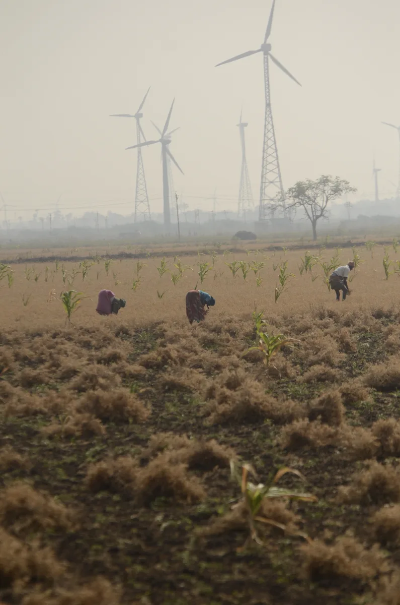 Licensed photograph relevant to 3 MW bundled wind Power Project in Tamil Nadu; Photo: PJeganathan / Wikimedia Commons (CC BY-SA 4.0); Wind turbines in Tamil Nadu; not a photograph of the specific bundled project. Resized and converted to WebP by VeriCtory.